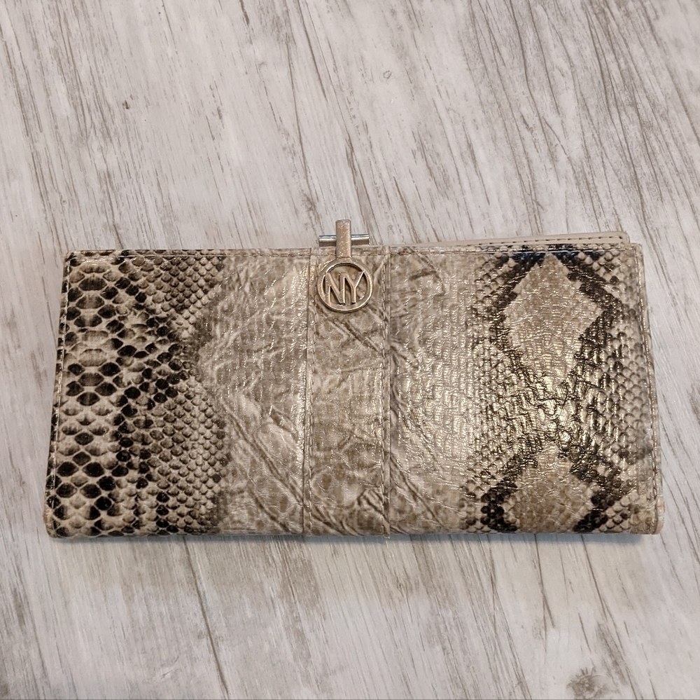 Beautiful Faux Snakeskin Tan Clasp Closure Clutch / Flat Wallet *Peeling Spot*